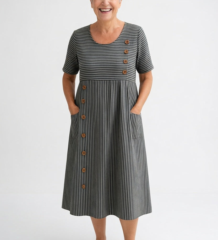 Linéora™ — Robe rayée fluide au charme estival