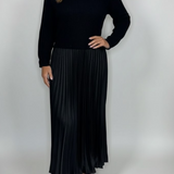 Claudine™ – La Robe Pull Plissée Élégance et Confort