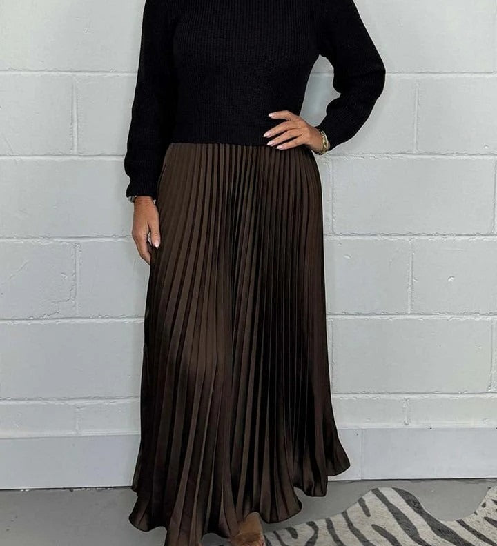 Claudine™ – La Robe Pull Plissée Élégance et Confort