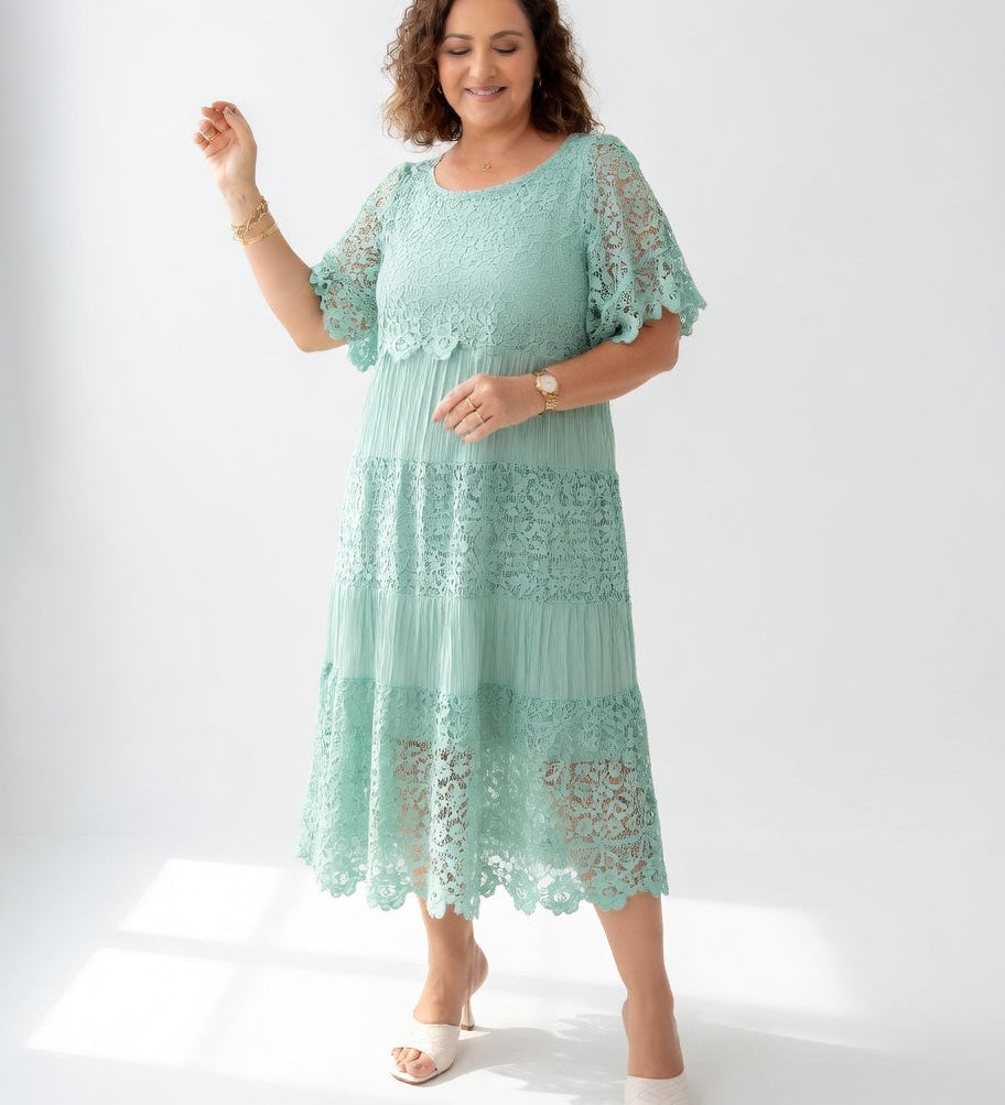 Clarisse™ — Robe midi élégante à dentelle délicate