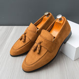 Mocassins homme visibles sur le dessus