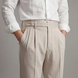 Pantalon homme à plis ajustables