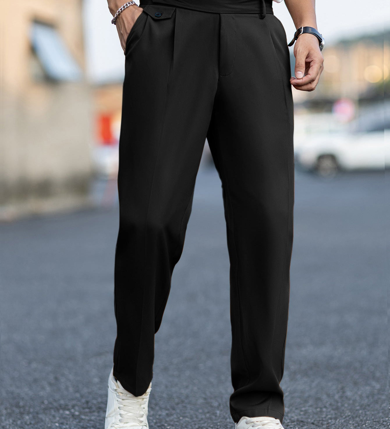 Pantalon homme avec fermeture croisée visible